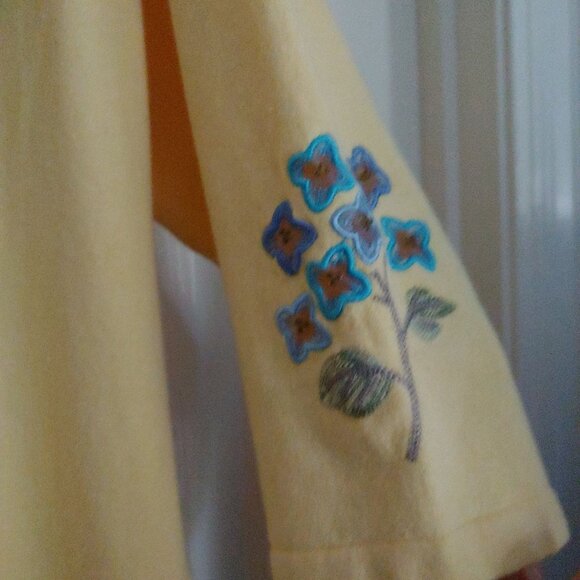 Quacker Factory Butter Yellow 3D Floral Artsy Hydrangea Feminine Casual Shirt XL - Picture 8 of 9